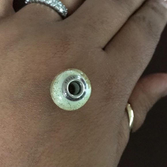 Gold sparkle charm - Picture 2 of 2